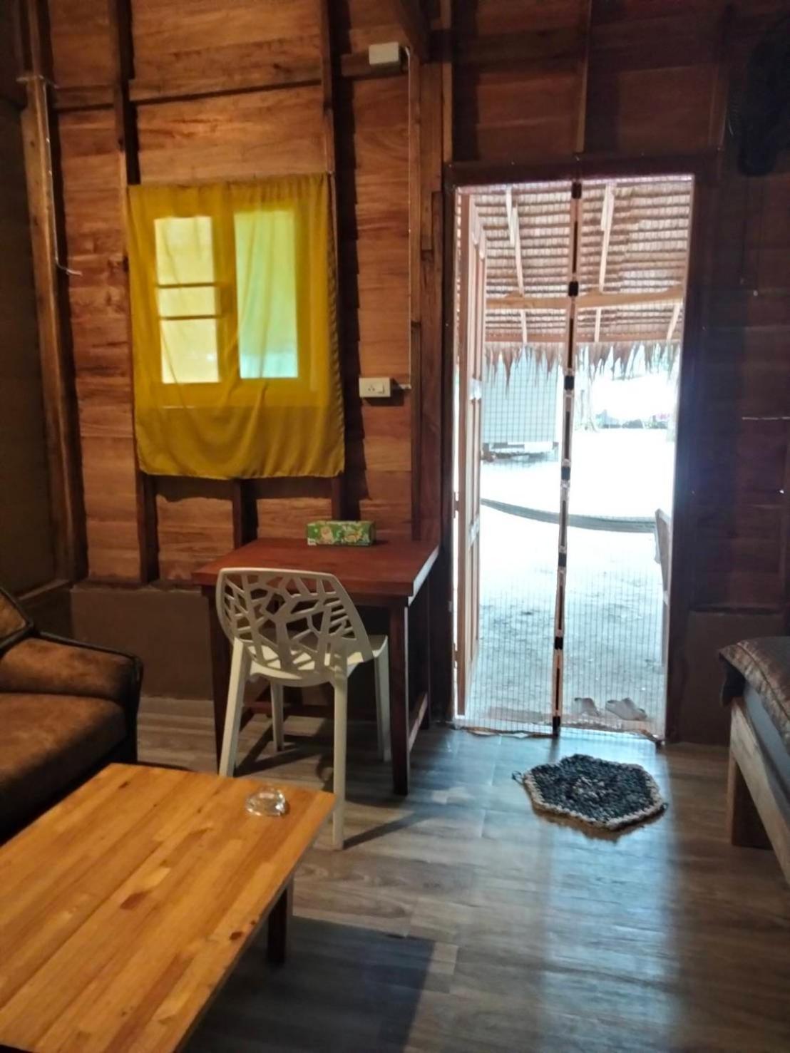 Lazy Hut Hotel Koh Phayam Exterior photo