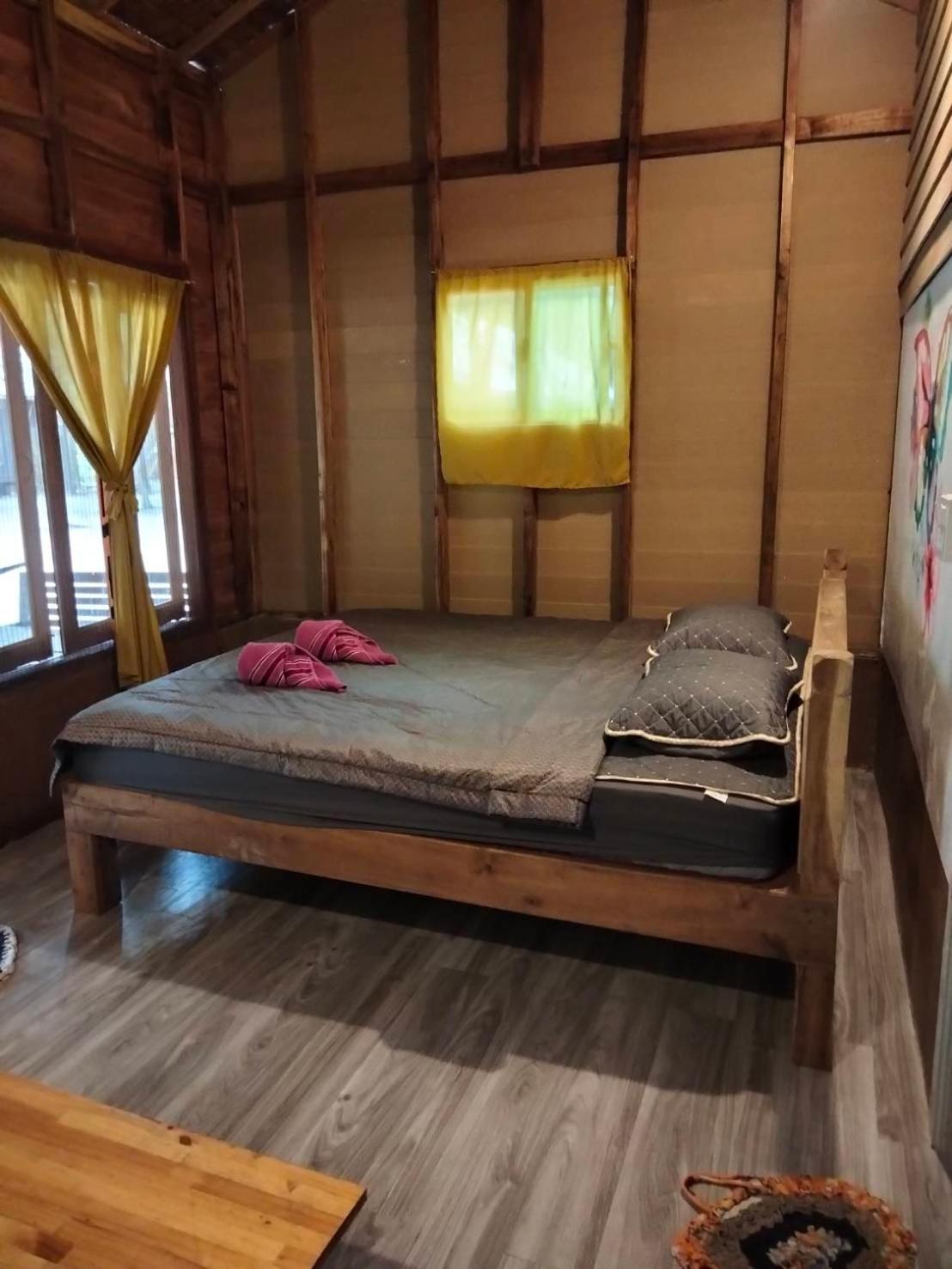 Lazy Hut Hotel Koh Phayam Exterior photo