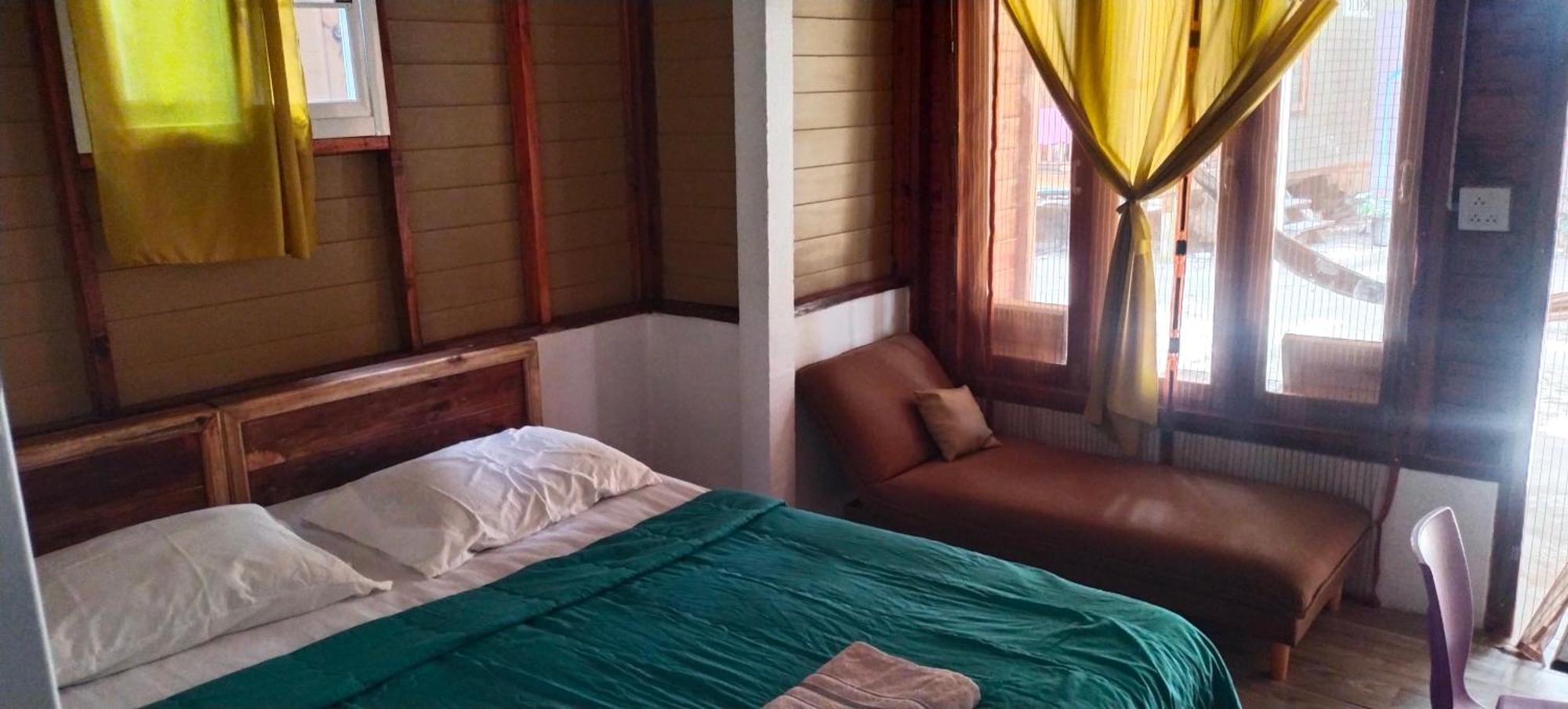 Lazy Hut Hotel Koh Phayam Exterior photo