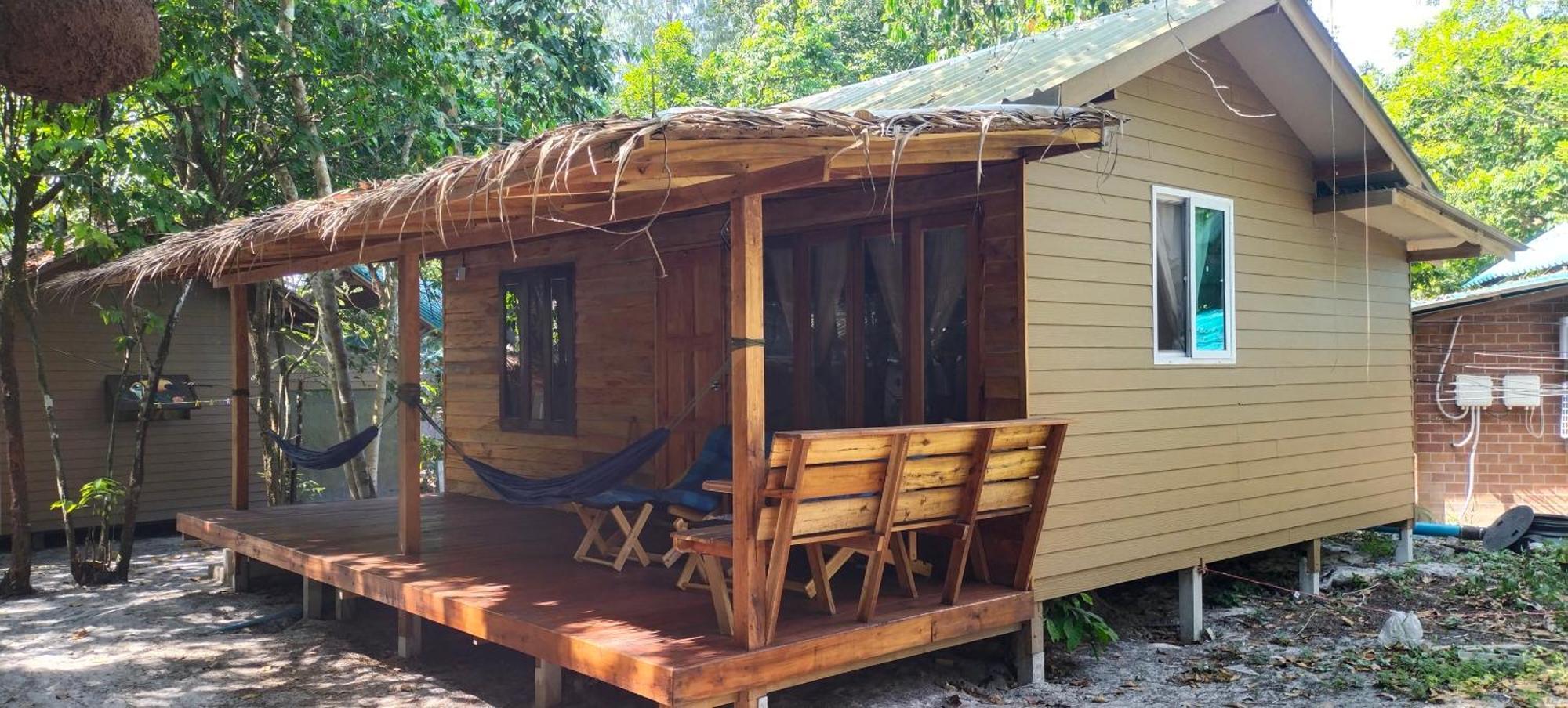 Lazy Hut Hotel Koh Phayam Exterior photo