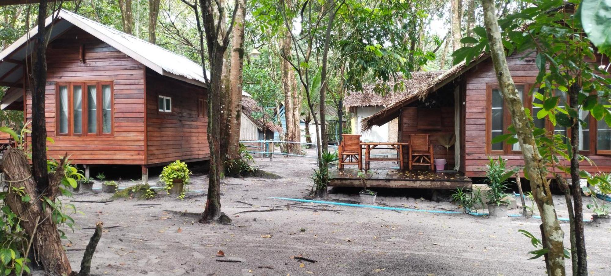 Lazy Hut Hotel Koh Phayam Exterior photo