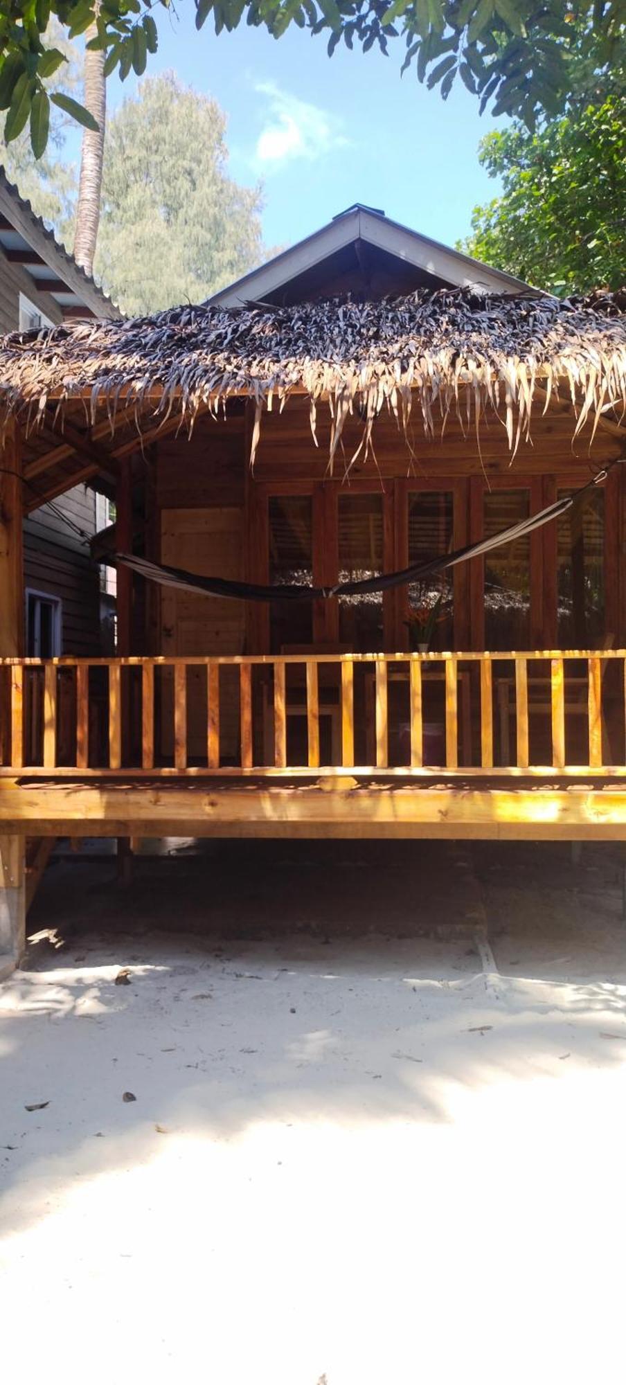 Lazy Hut Hotel Koh Phayam Exterior photo