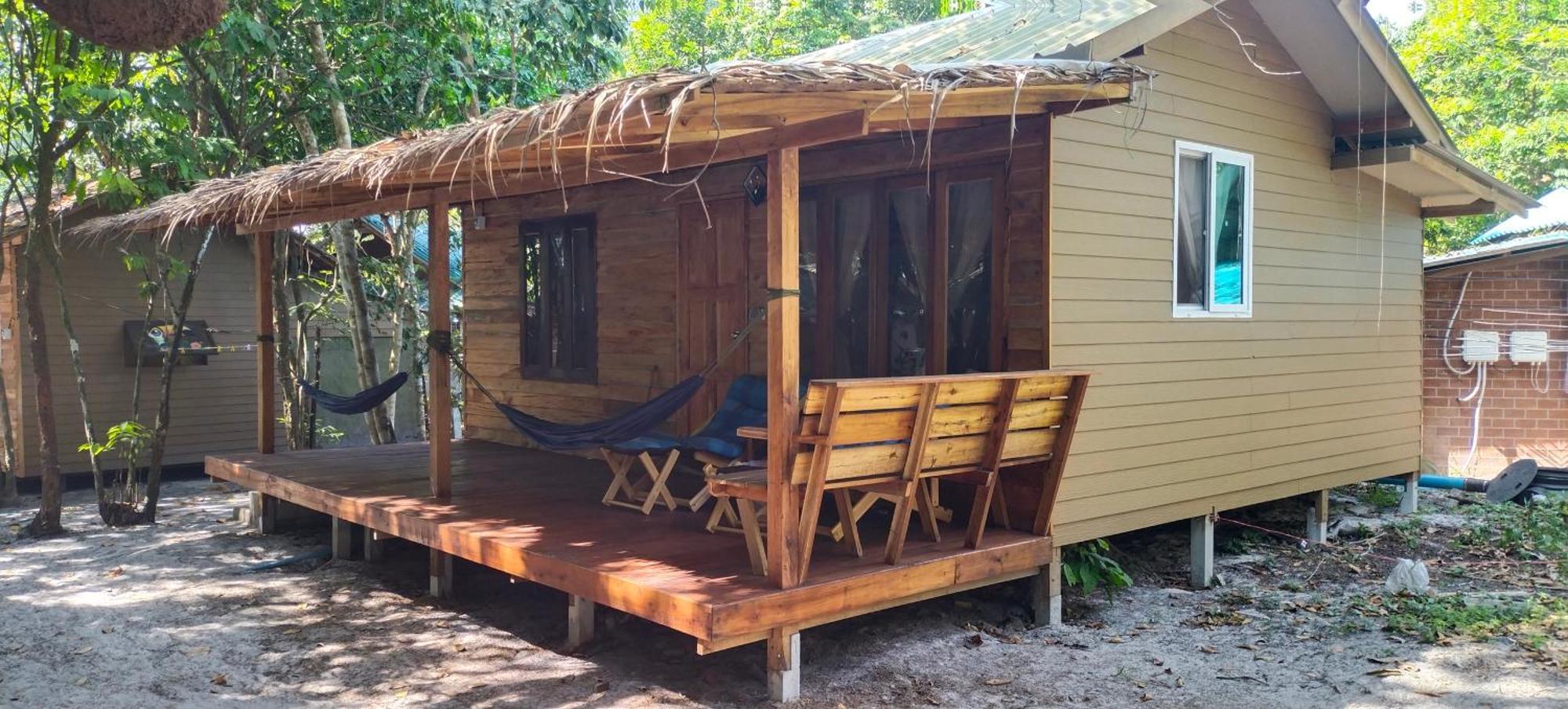 Lazy Hut Hotel Koh Phayam Exterior photo