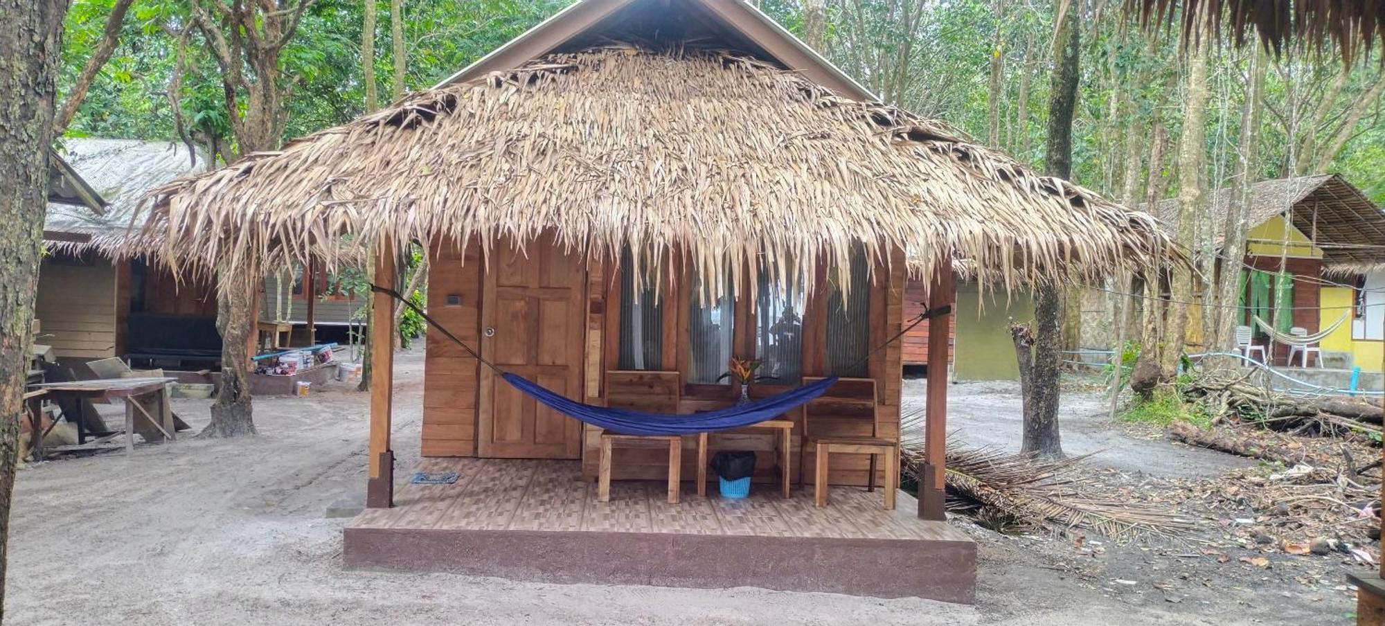 Lazy Hut Hotel Koh Phayam Exterior photo