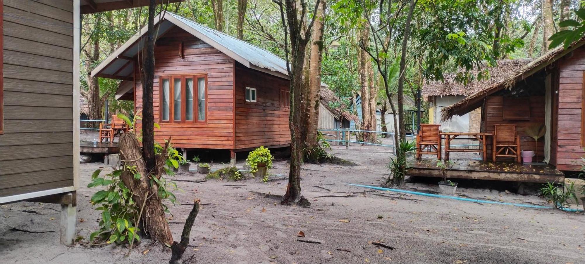 Lazy Hut Hotel Koh Phayam Exterior photo