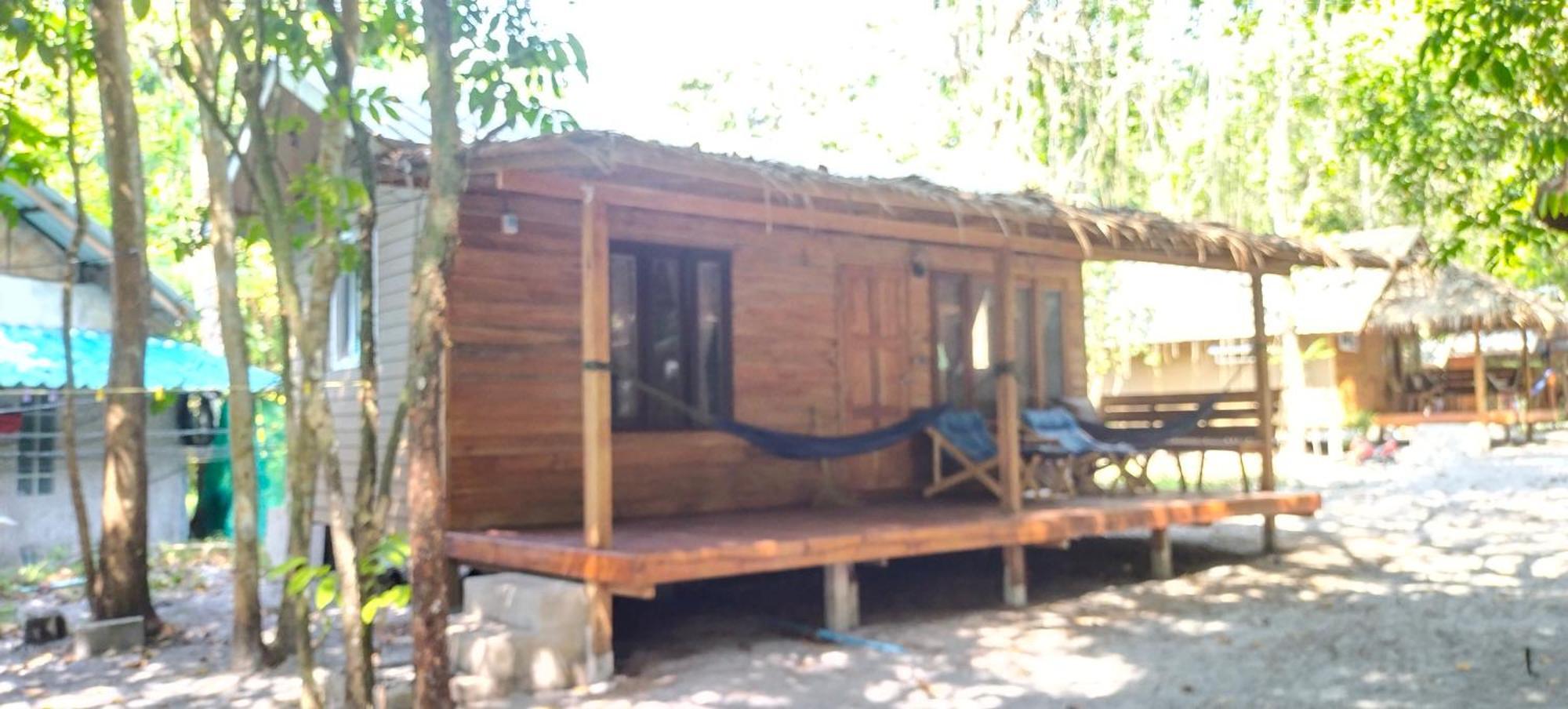 Lazy Hut Hotel Koh Phayam Exterior photo