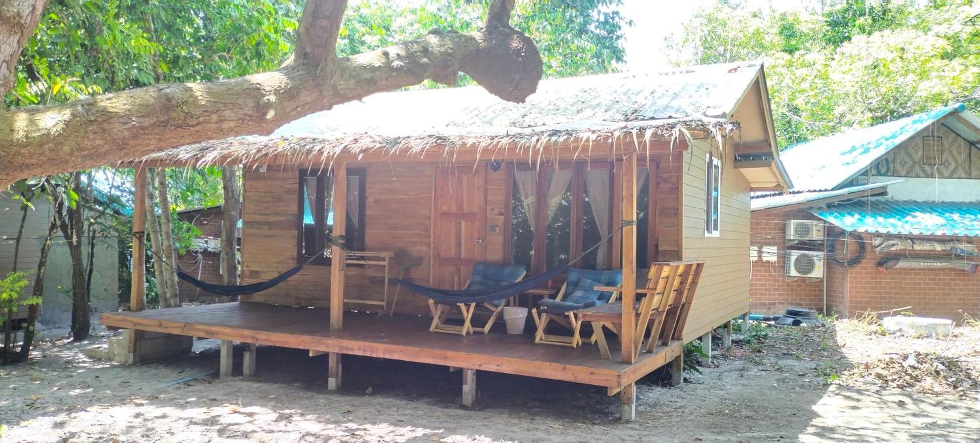 Lazy Hut Hotel Koh Phayam Exterior photo